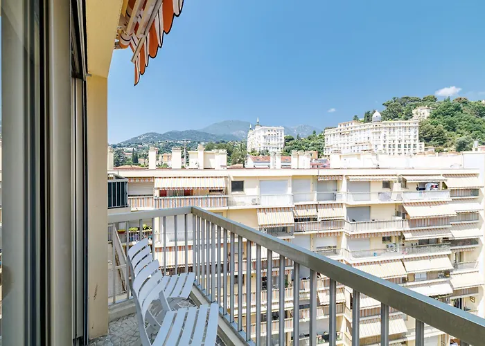 San Severina - Spacious In Center مينتون