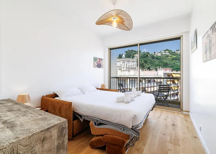 San Severina - Spacious In Center شقة مينتون