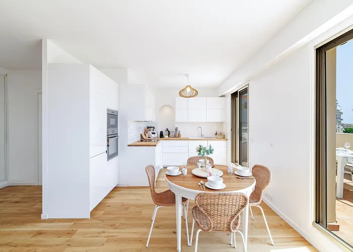 San Severina - Spacious In Center * مينتون