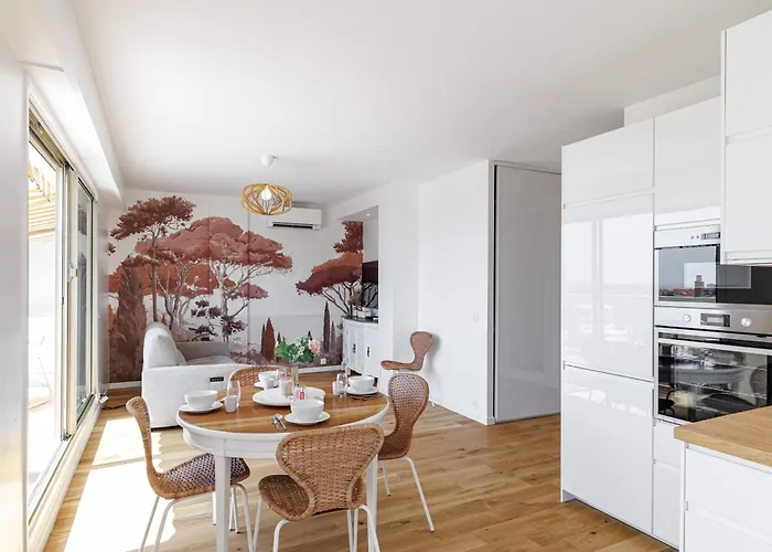 San Severina - Spacious In Center مينتون